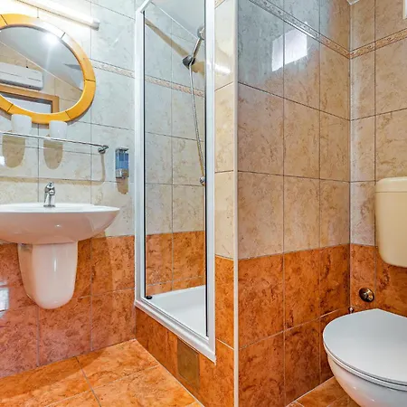 Stunning In With Wifi Apartamento Medulin