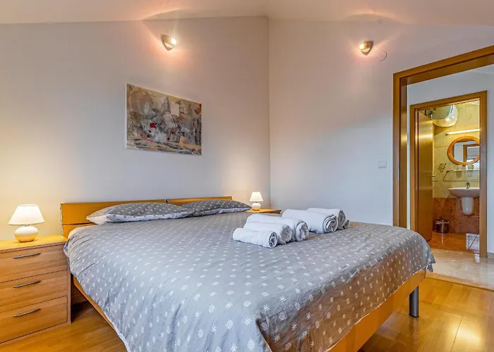 1 Bedroom In * 메덜린