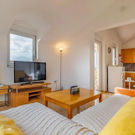 Apartment 1 Bedroom In