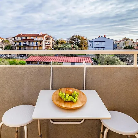 1 Bedroom In Apartment