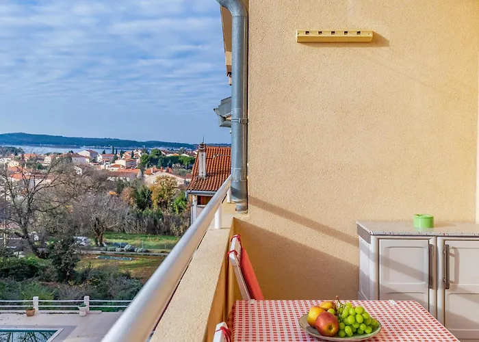 1 Bedroom In Apartment *