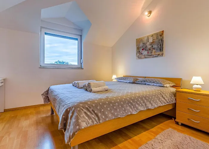 Apartment 1 Bedroom In *